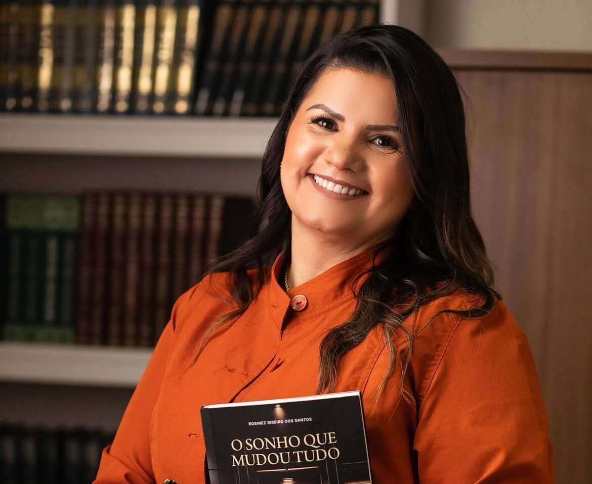 Mãe de Bruninha lança livro sobre trajetória da lateral