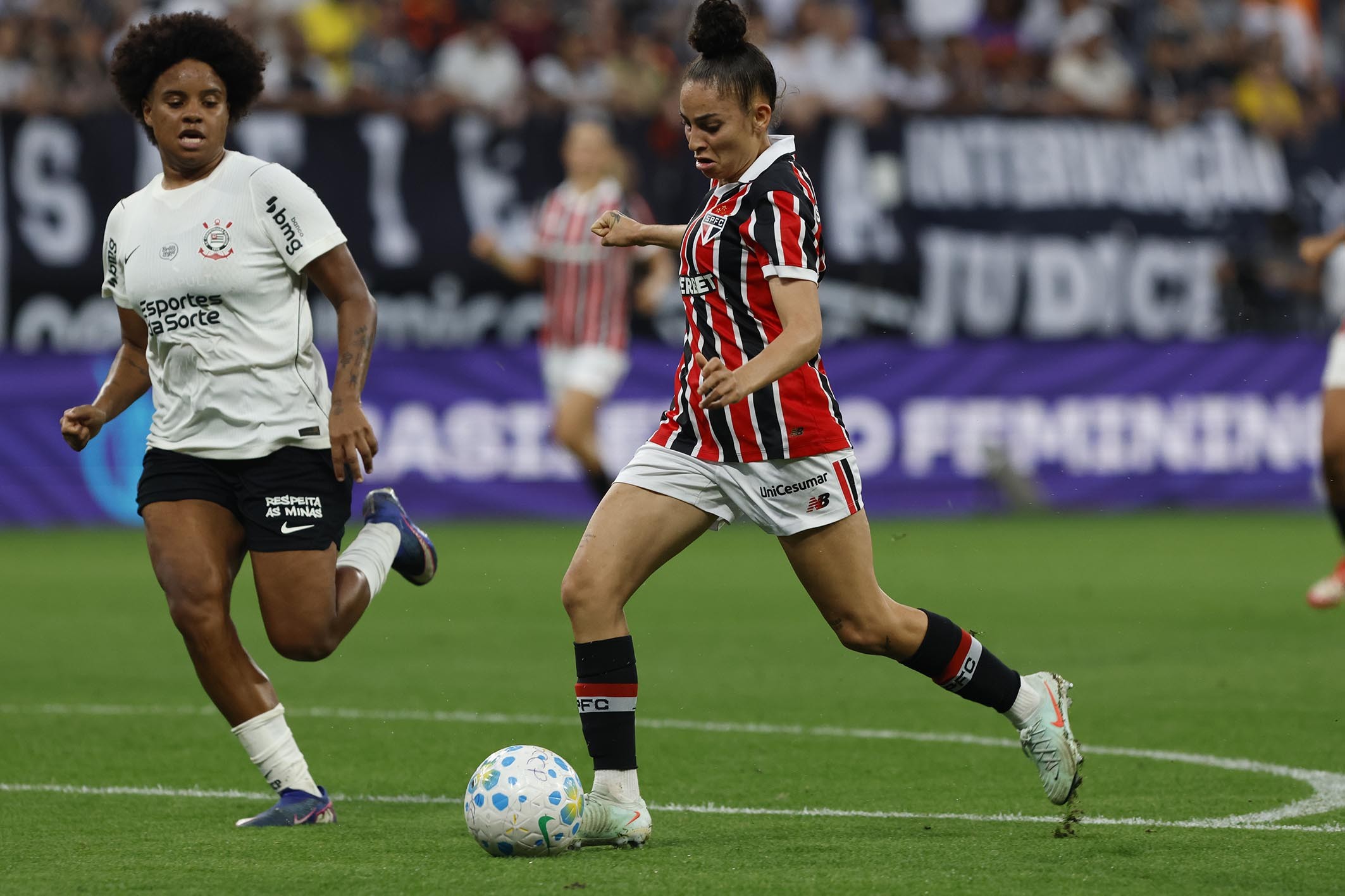 São Paulo vira em Itaquera e larga na frente na final do Brasileirão