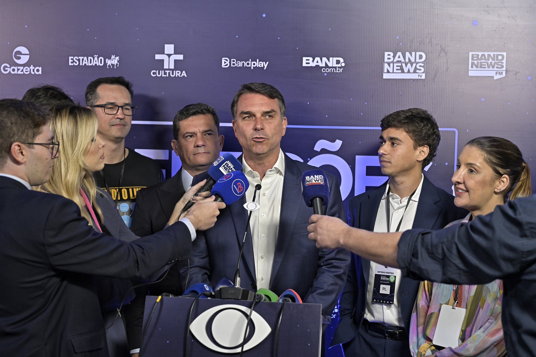 Em debate, Lula ficará de frente com outros adversários além de Flávio Bolsonaro
