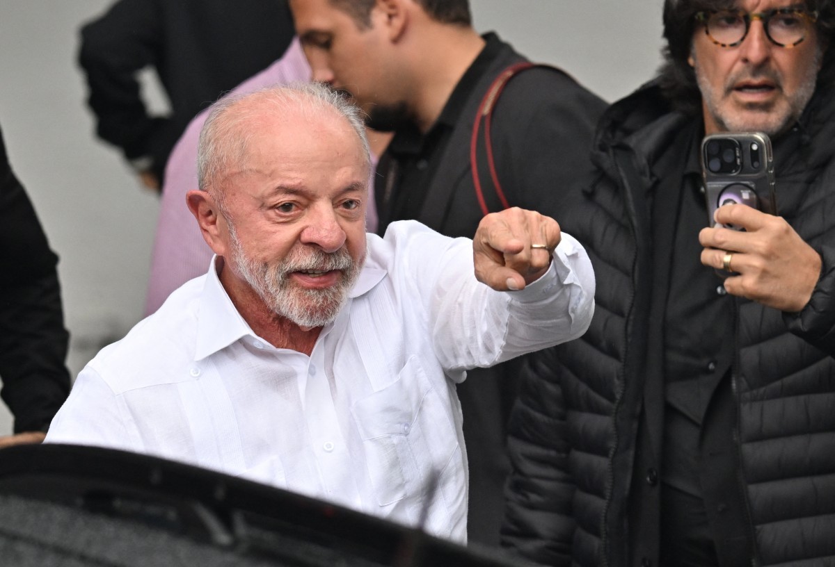 Mercado já enxerga dólar em 5,40 reais no ano que vem com reeleição de Lula