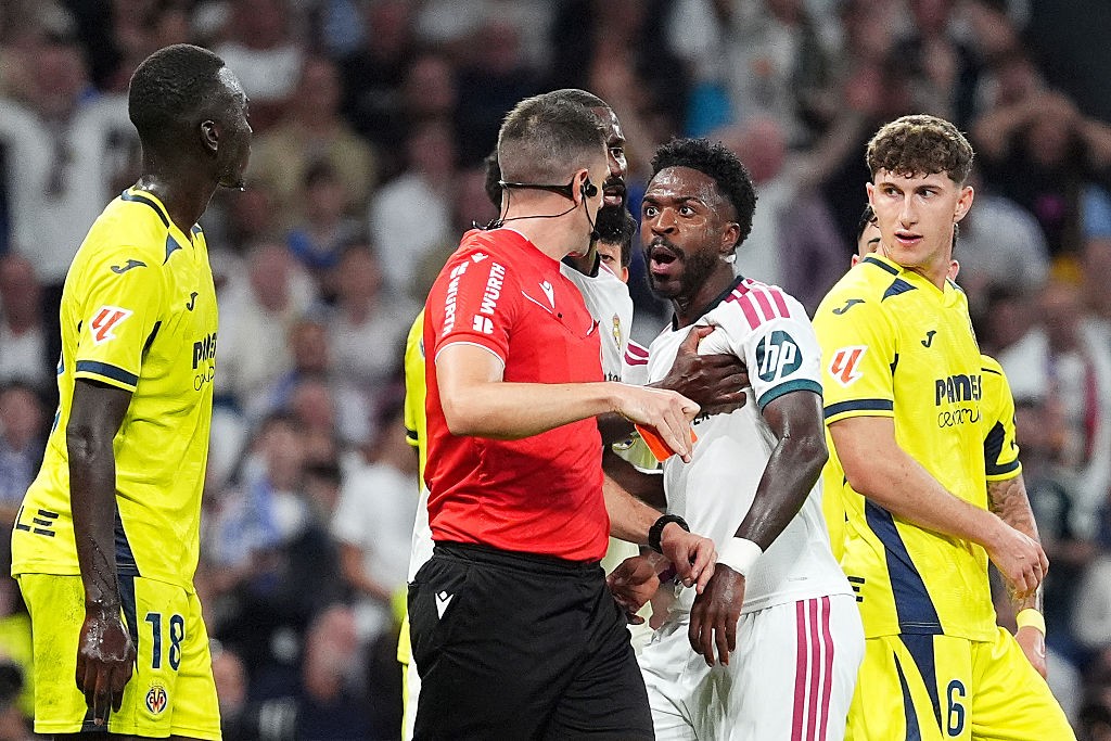 Vinicius Jr. é suspenso por quatro jogos do Real Madrid por puxão de cabelo