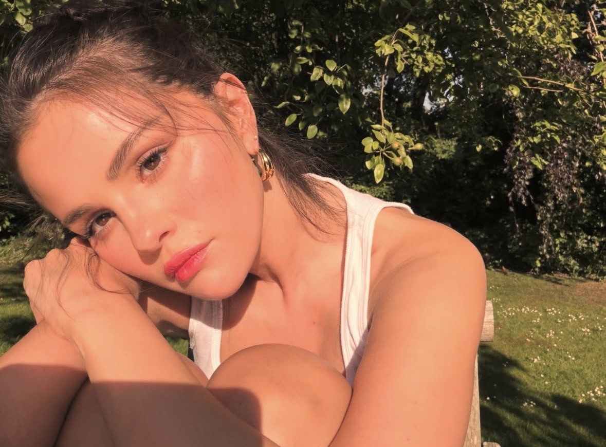 Caso Selena Gomez: cigarro eletrônico pode mudar voz e causar inflamação na laringe