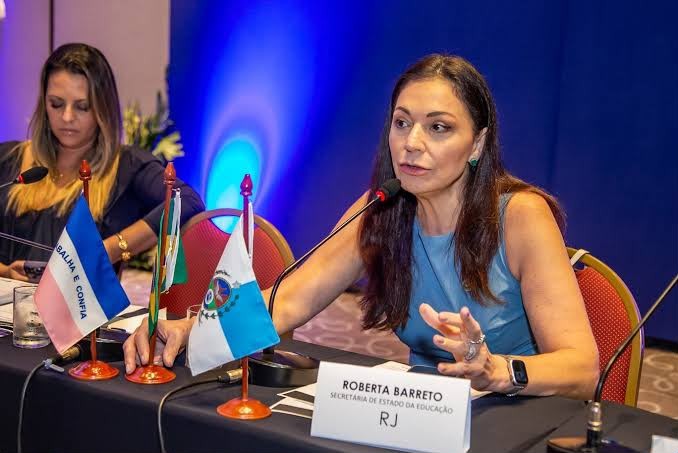 Ex-secretária de Educação do governo Castro é alvo de operação sobre desvio de recursos