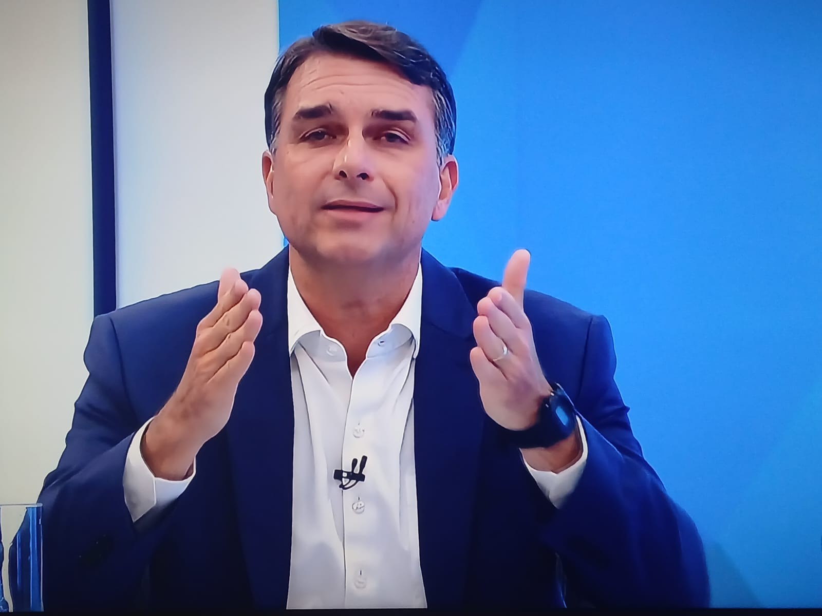 Flávio Bolsonaro diz que abre mão de reeleição se PEC não passar no Congresso Nacional